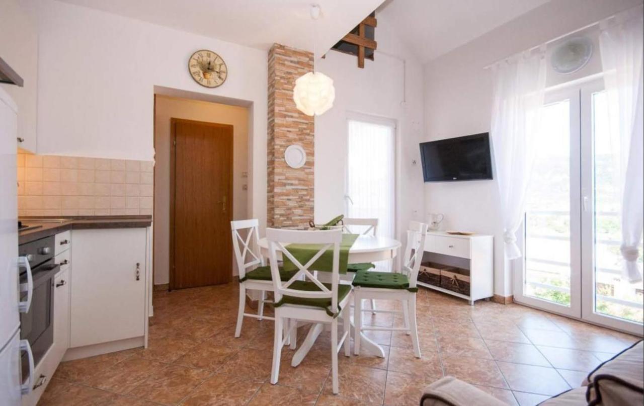 Apartment Helmut With Sea View Башка Екстер'єр фото